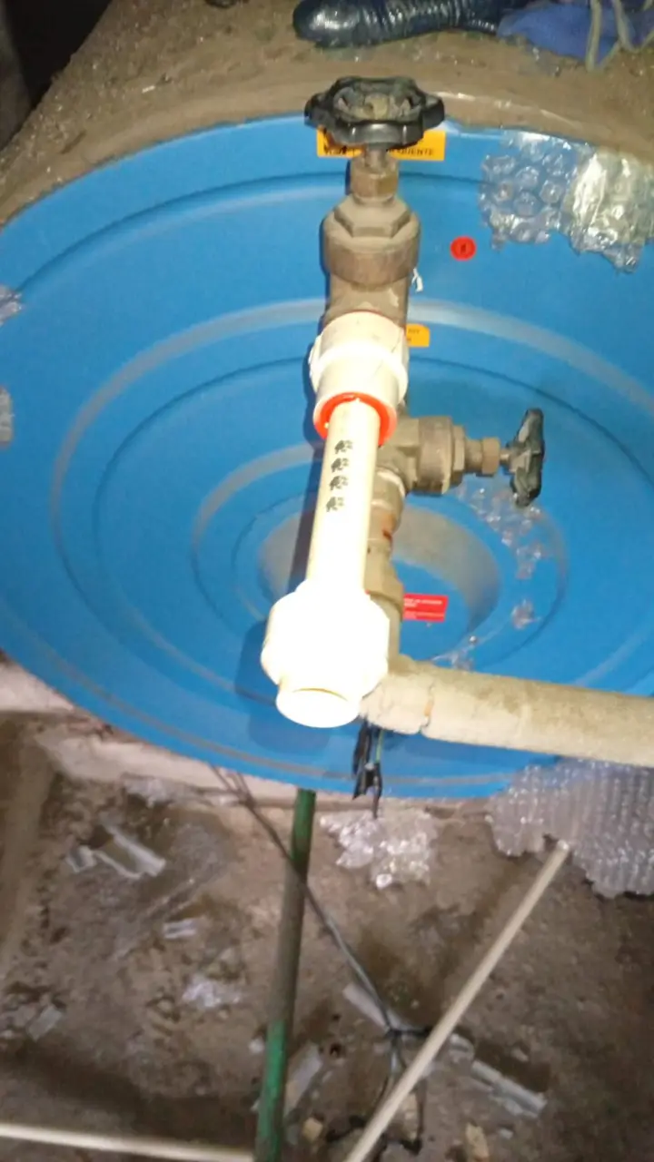 Registro instalado em caixa d'água