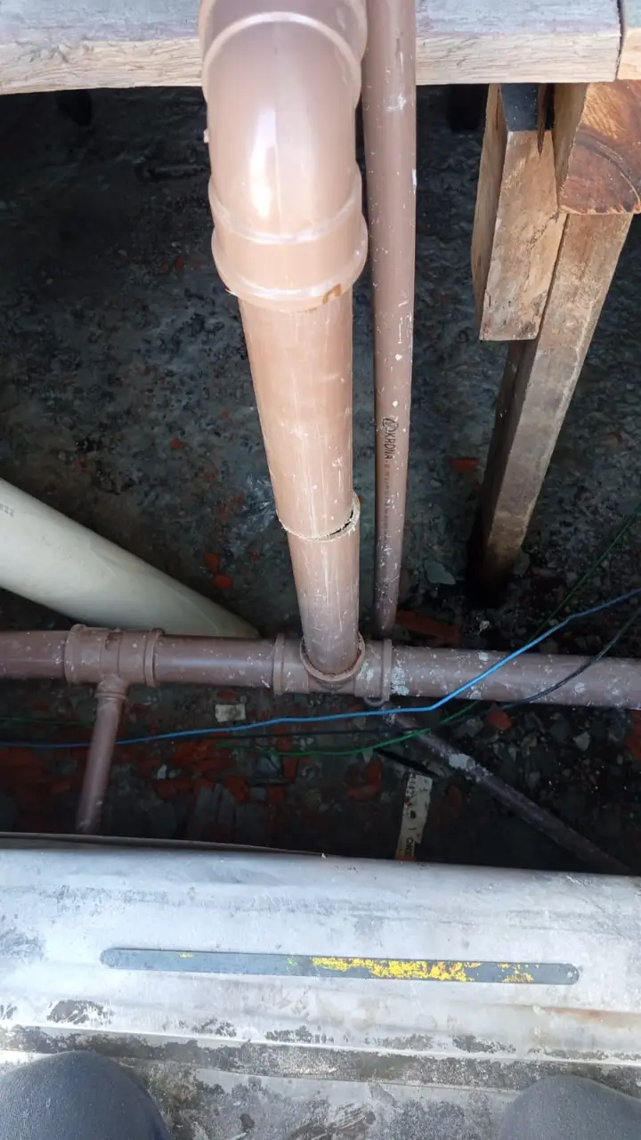 Tubulação de PVC sob a laje