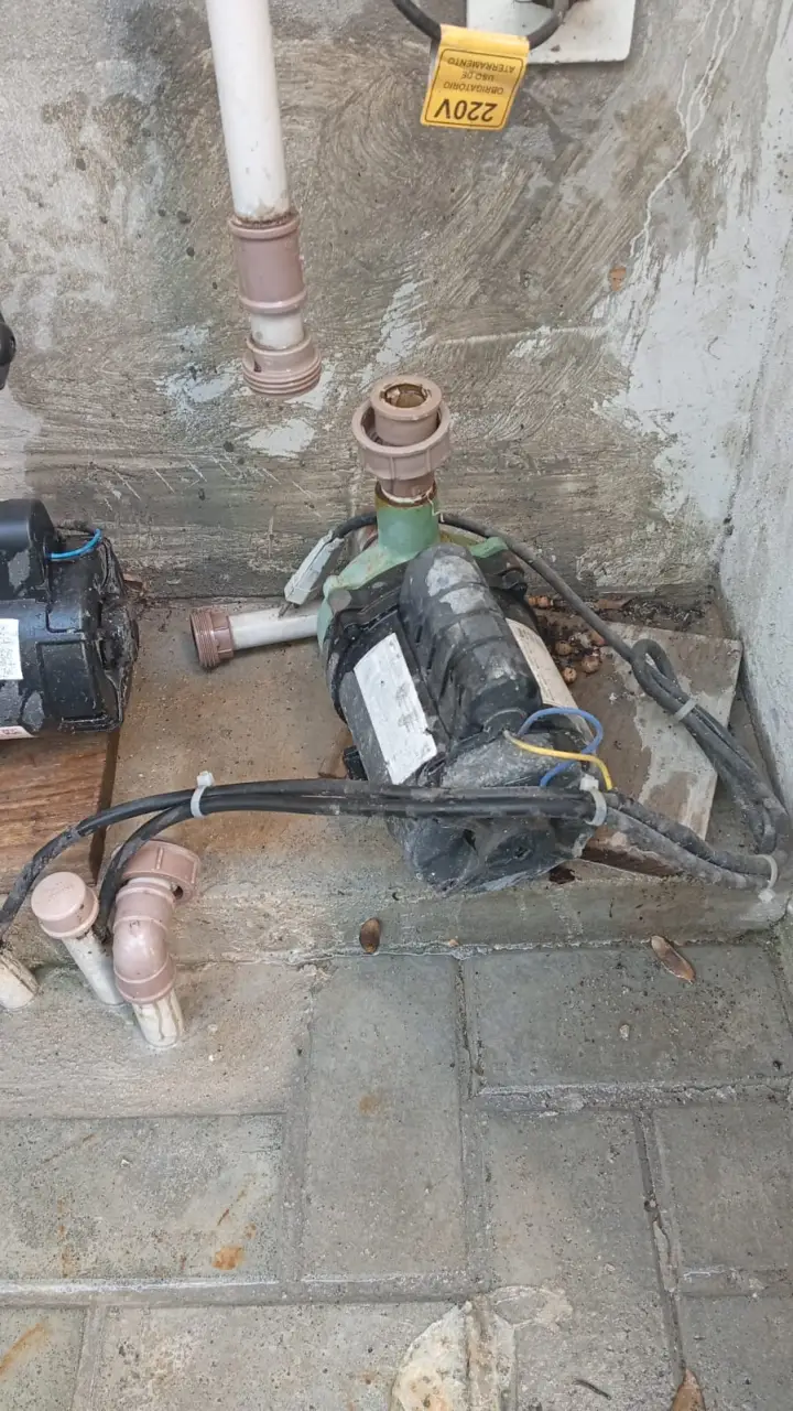 Bomba d'água e tubulações