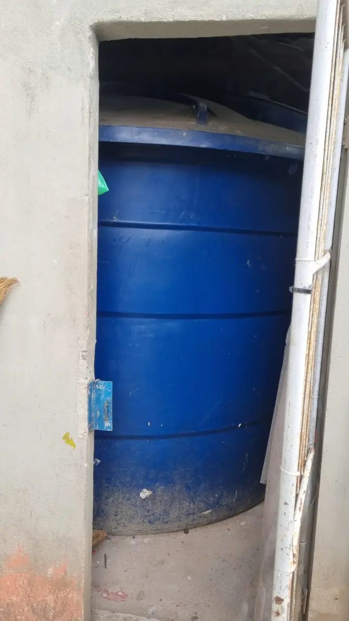 Caixa d'água em abrigo